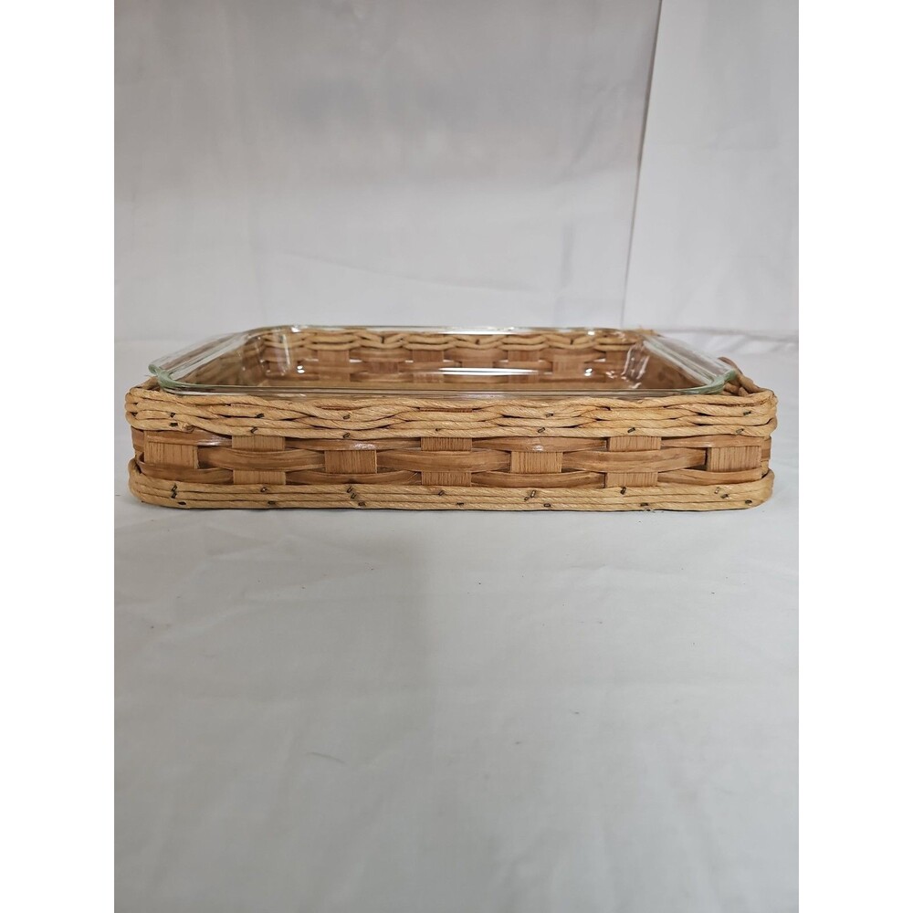 Pyrex 233-R Wicker Casserole Holder Carrier Leather Handles with Casserole Dish